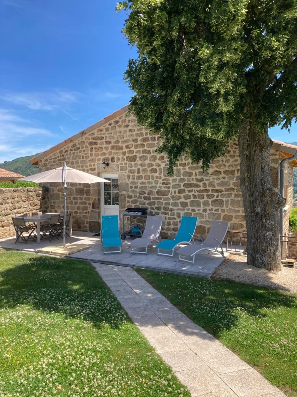 Ardèche, Gîtes la côte des Buis, avec piscine intérieure, Jacuzzi, vallée du Doux House in Provence