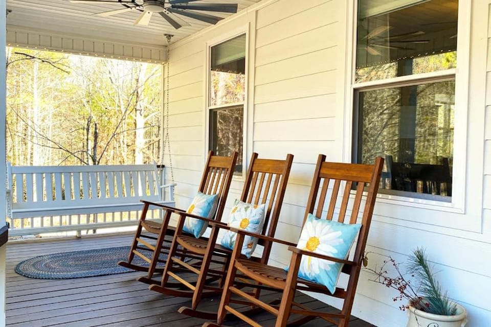Creekside Farmhouse House in Flat Rock