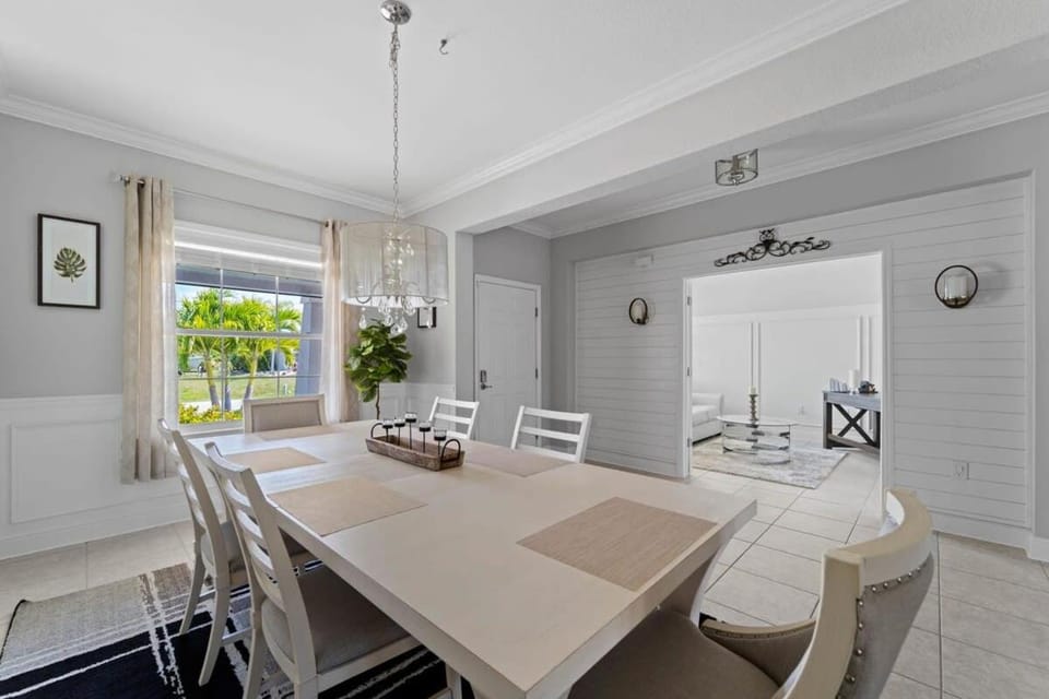 High-End Gulf Getaway with Pool & Hot Tub House in South Gulf Cove