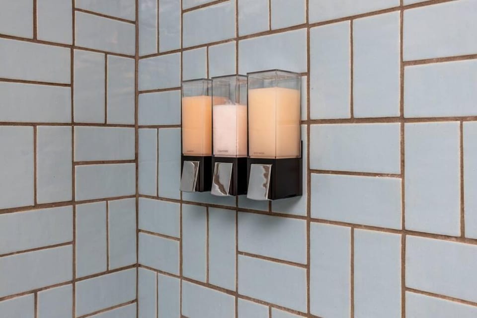 WHouse*HotTub*Sleeps20*BLS*FirePit*AC&Heat*DogsOk Chalet in Arnold