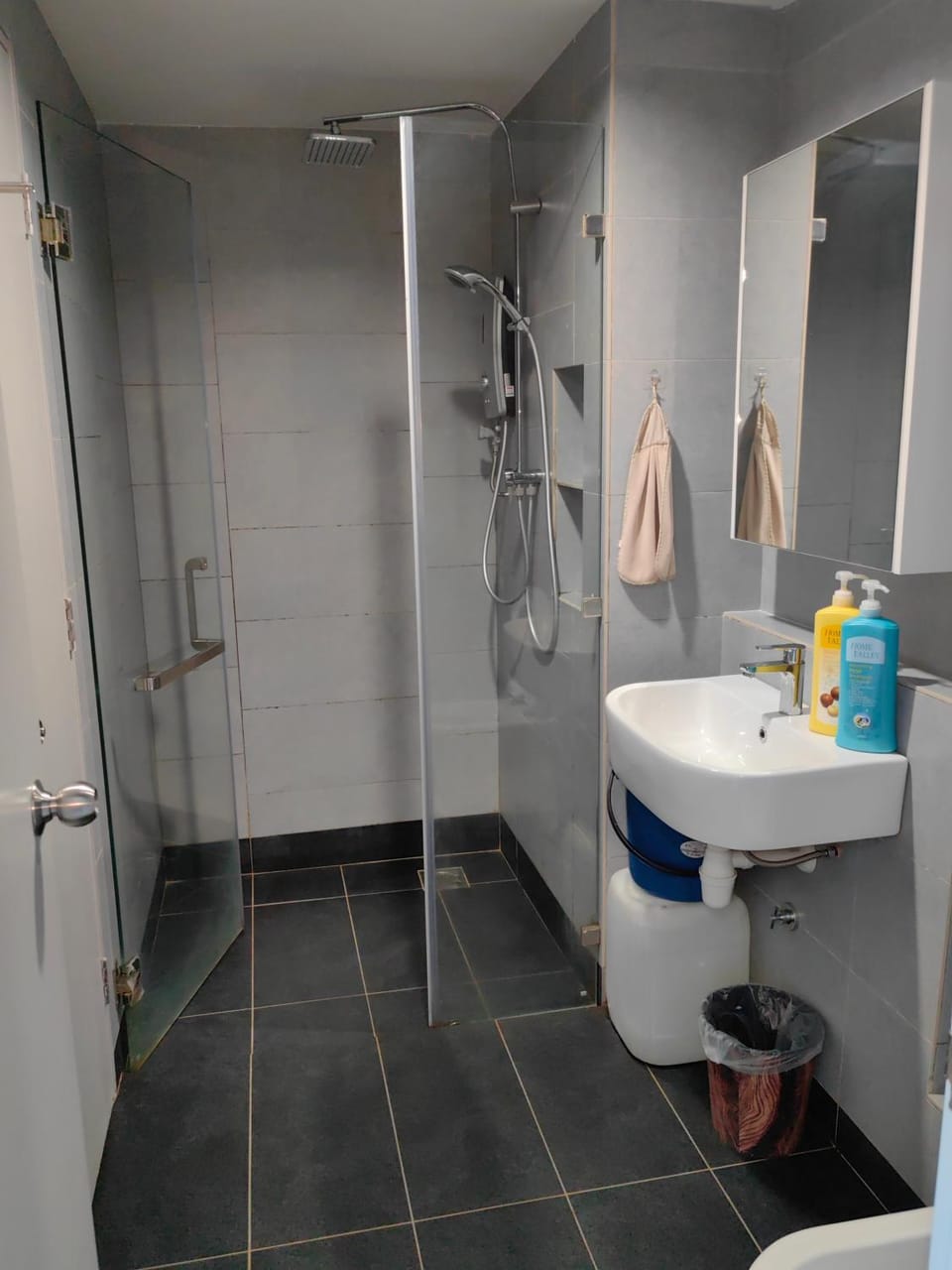 Shower, Bathroom, towels