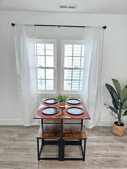 Seating area, Dining area