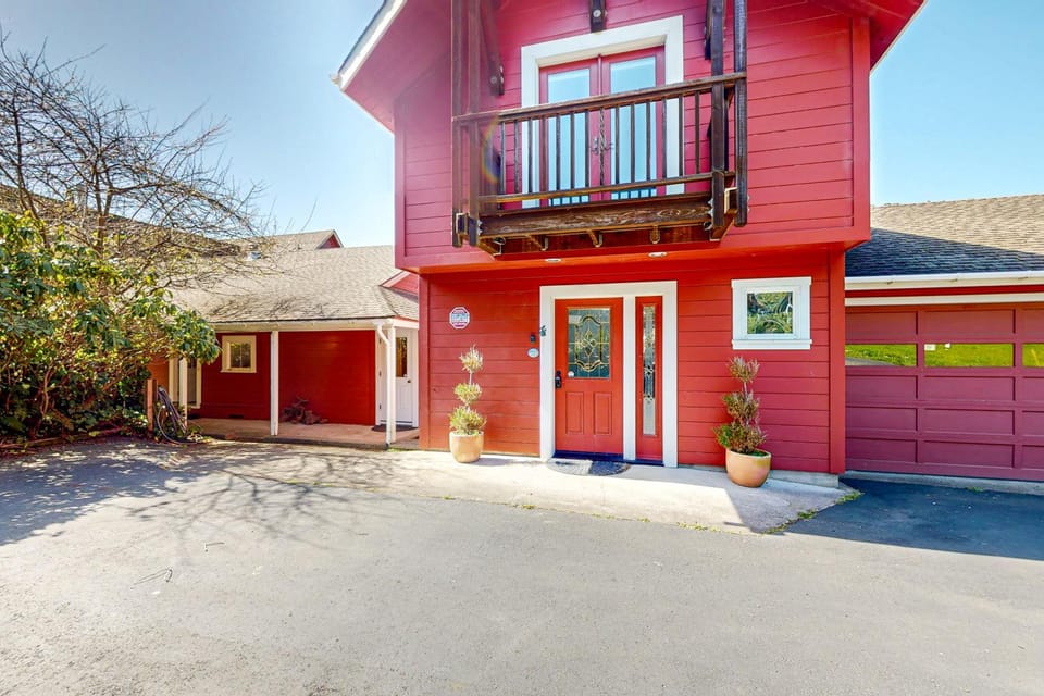 Big River Cottage House in Mendocino