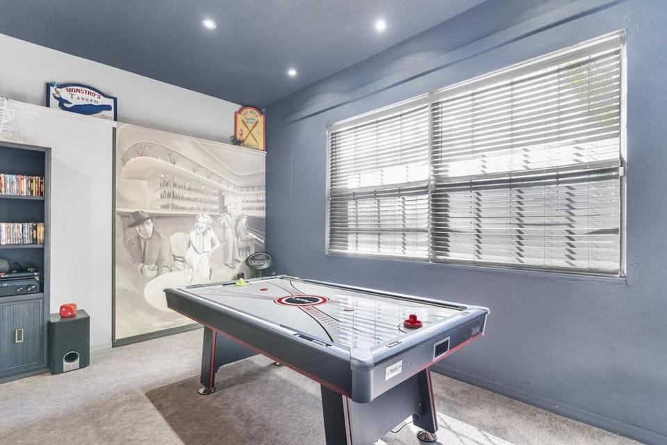 Luxurious 9BR Themed SE Facing Pool Hot Tub Theater Game Room BBQ 2 miles Disney House in Four Corners