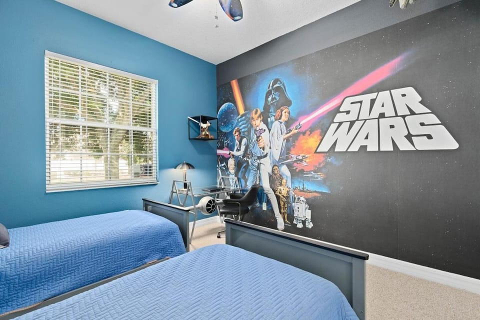 Luxurious 9BR Themed SE Facing Pool Hot Tub Theater Game Room BBQ 2 miles Disney House in Four Corners