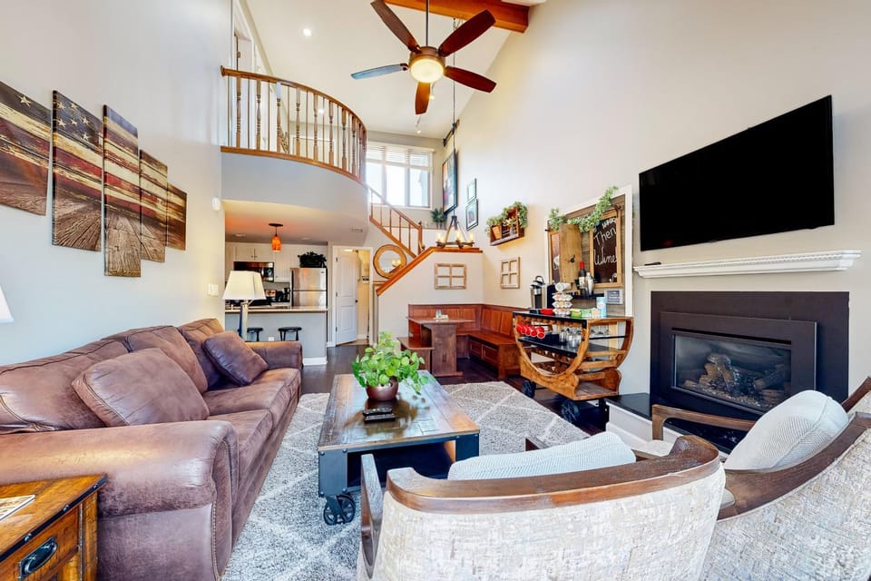 Pool, Golf, Marina! Galena Territory Resort Home House in Iowa