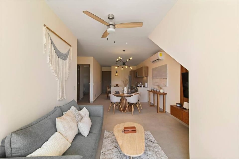 TV and multimedia, Living room, Seating area, Dining area, fireplace, air conditioner