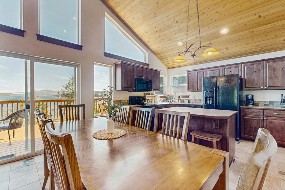 Lakeside Hideaway House in Kootenai County