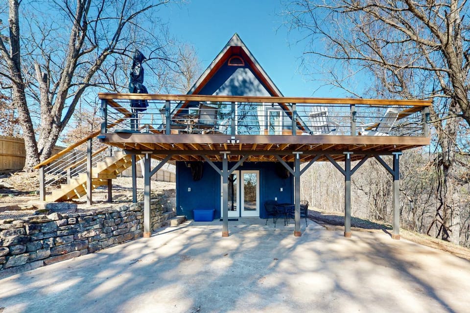 The Blue Beaver Cottage House in Beaver Lake