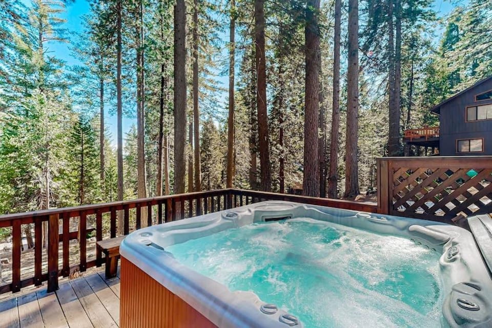 Hot Tub Hideaway House in Dorrington
