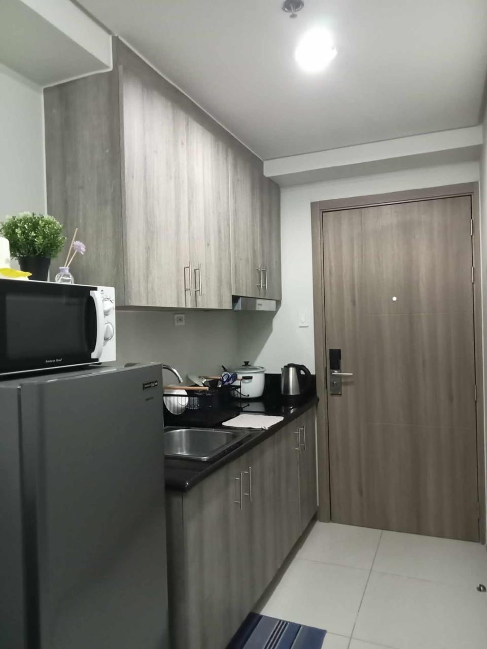 Free Wi-Fi Luxurious Haven by the Bay - 2BR Near MOA PICC CCP Apartment in Pasay