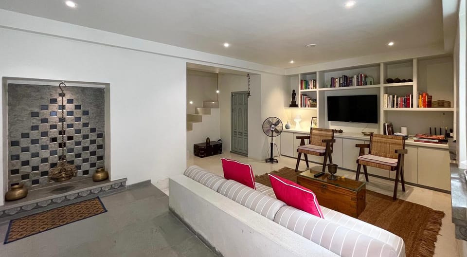 Communal lounge/ TV room, TV and multimedia, Living room, Seating area, Evening entertainment