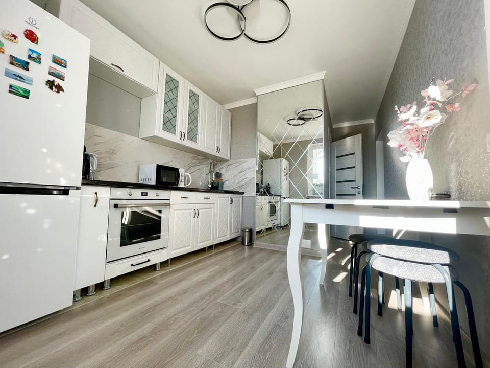 Kitchen or kitchenette, Dining area, oven, pet friendly