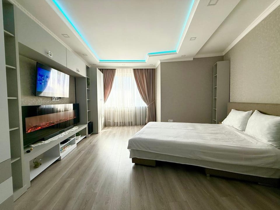 Bed, TV and multimedia, Photo of the whole room, Bedroom, wardrobe