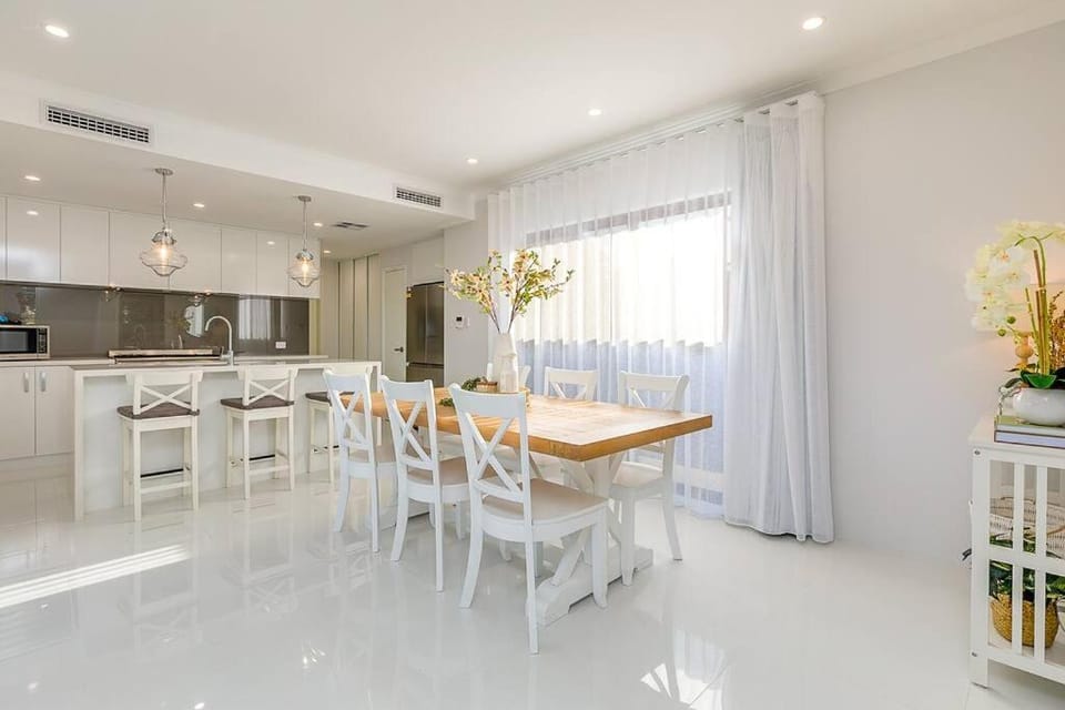 East Vic Park Luxe New Home House in Bentley