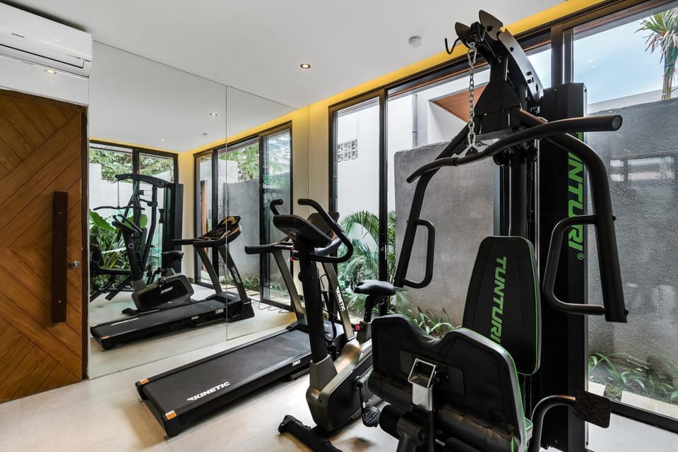 Fitness centre/facilities, air conditioner