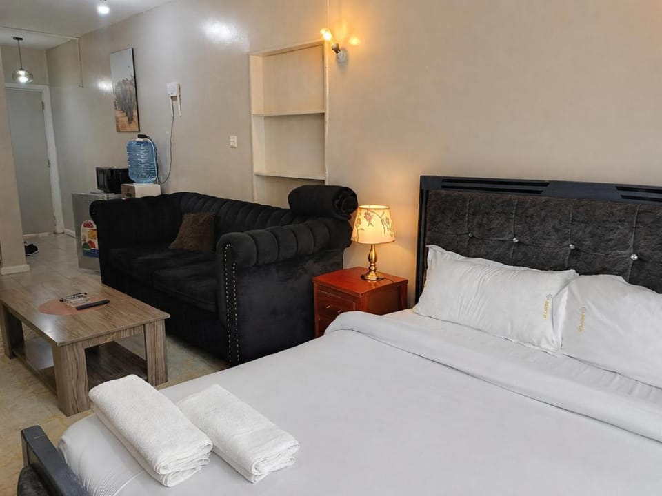 Spacious Rongai Studio with Pool, Free Parking and WiFi by Legatus Apartment in Nairobi
