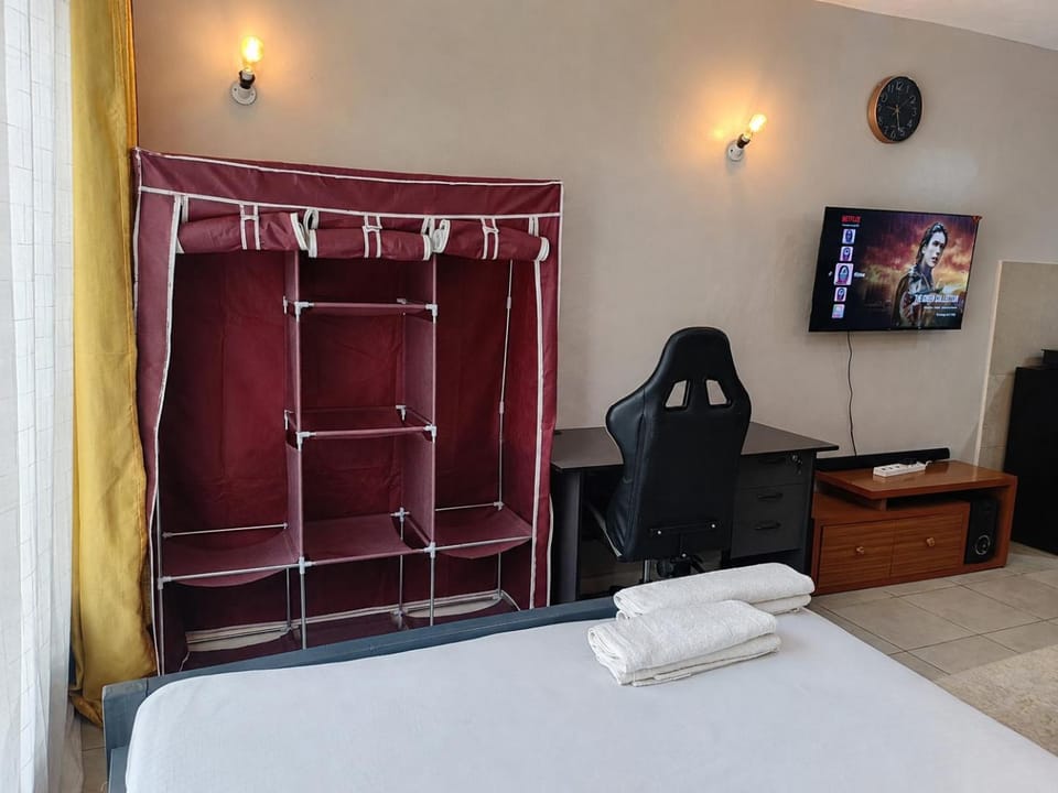 Spacious Rongai Studio with Pool, Free Parking and WiFi by Legatus Apartment in Nairobi