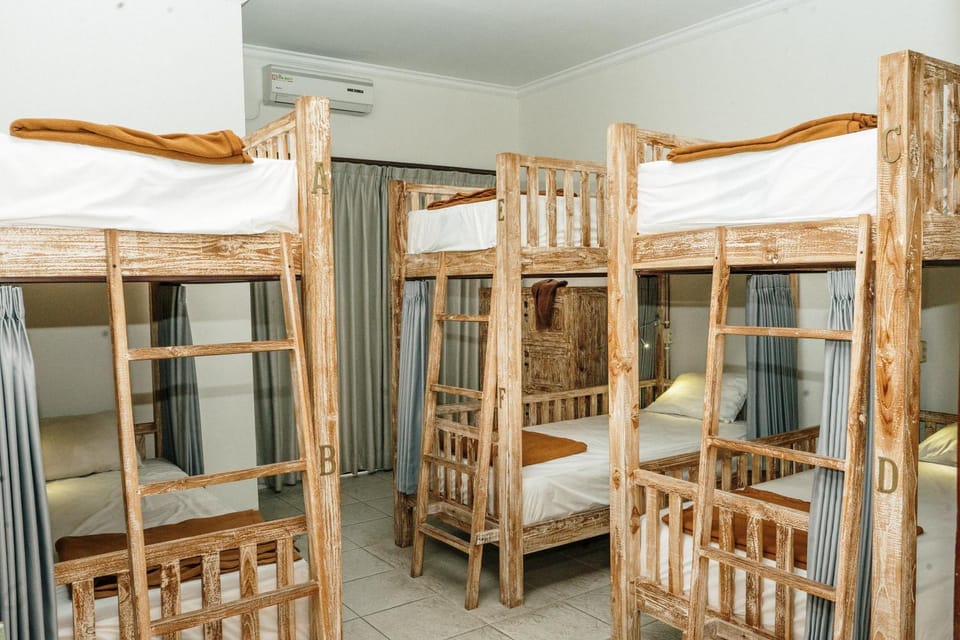 Bedroom, bunk bed