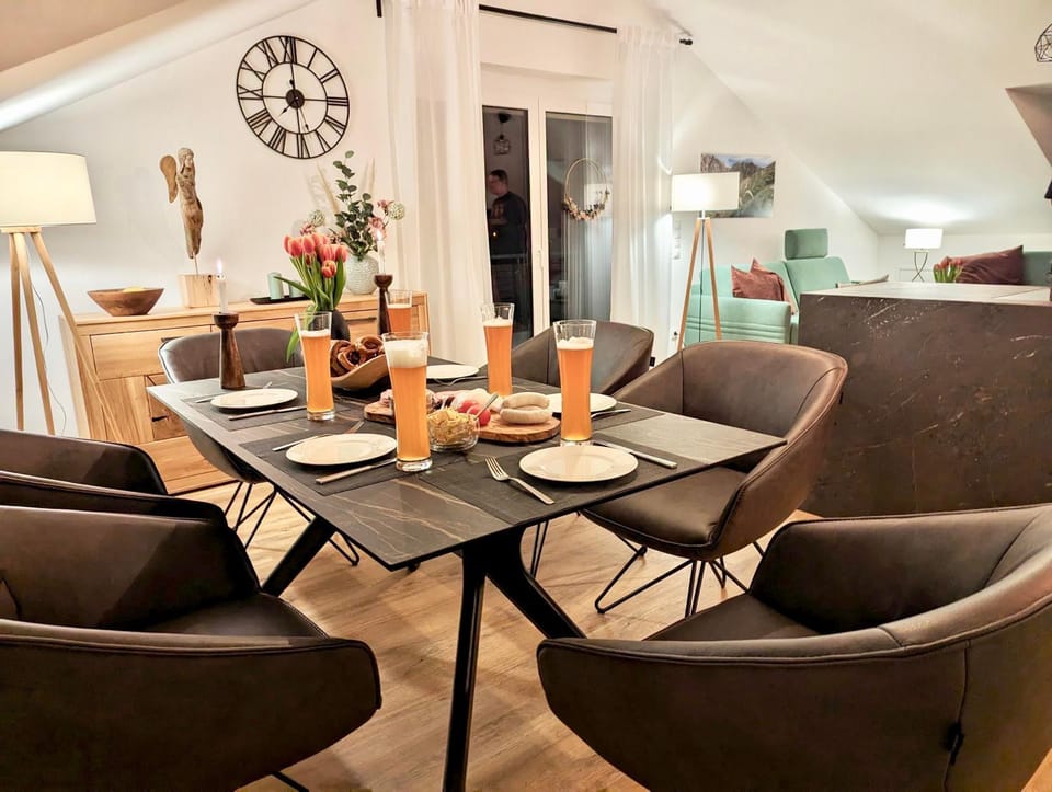 Seating area, Dining area