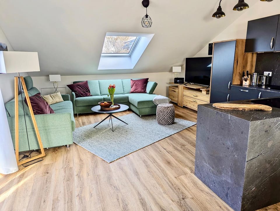 TV and multimedia, Kitchen or kitchenette, Living room, Seating area