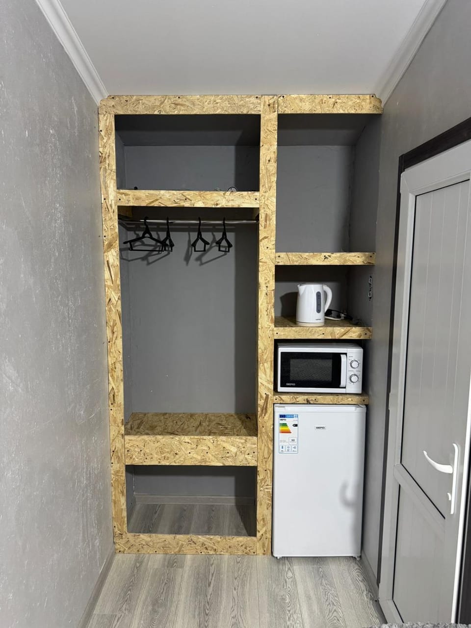 Coffee/tea facilities, wardrobe