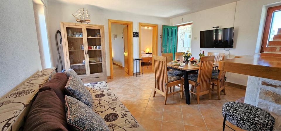 Seating area, Dining area