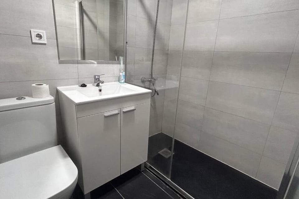 Meta Habitat Ramon Lujan A Apartment in Madrid