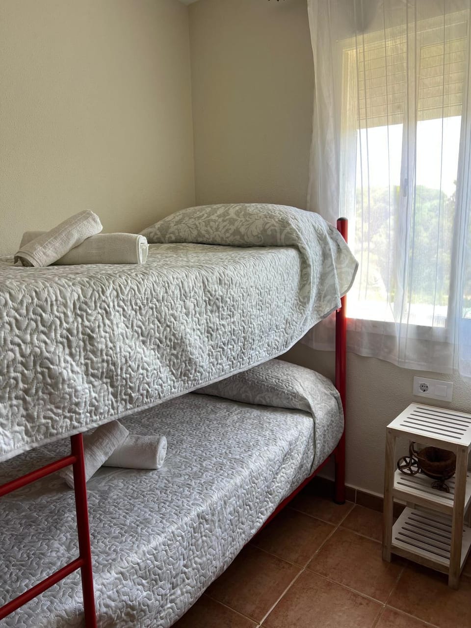 Bedroom, bunk bed
