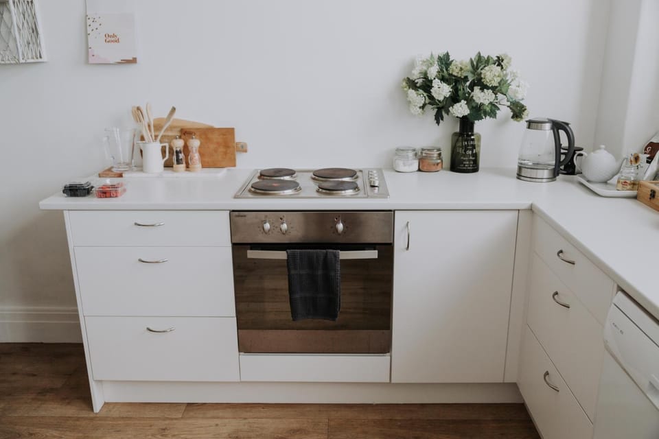 Coffee/tea facilities, minibar, pet friendly, stove