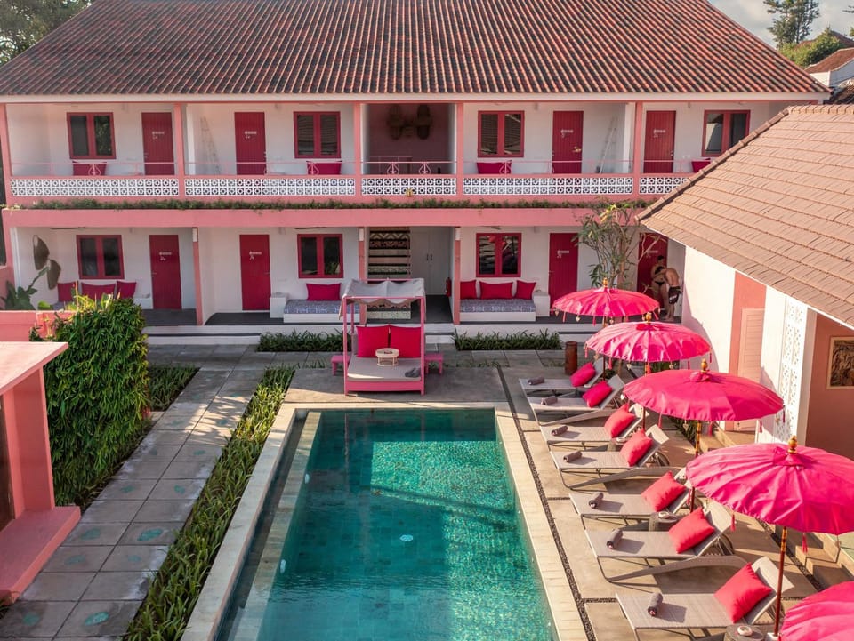 Bird's eye view, Swimming pool