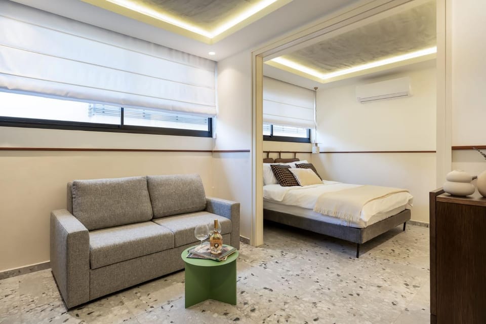 Bed, Living room, Photo of the whole room, Seating area, Bedroom