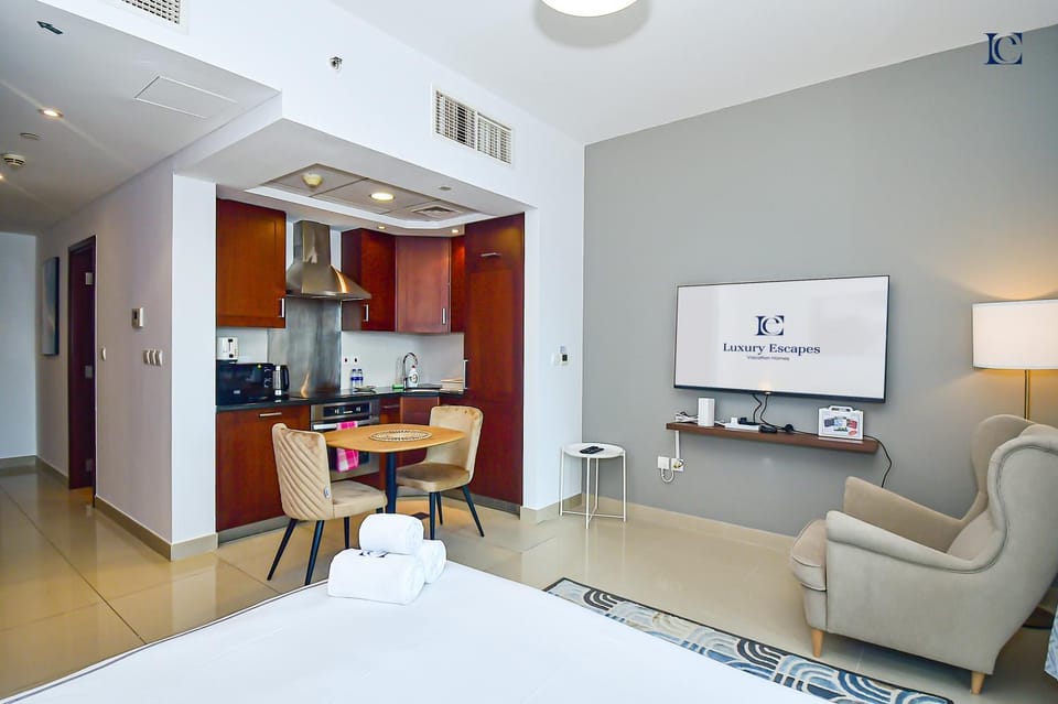 TV and multimedia, Photo of the whole room, Dining area, Bedroom, hair dresser, minibar, oven