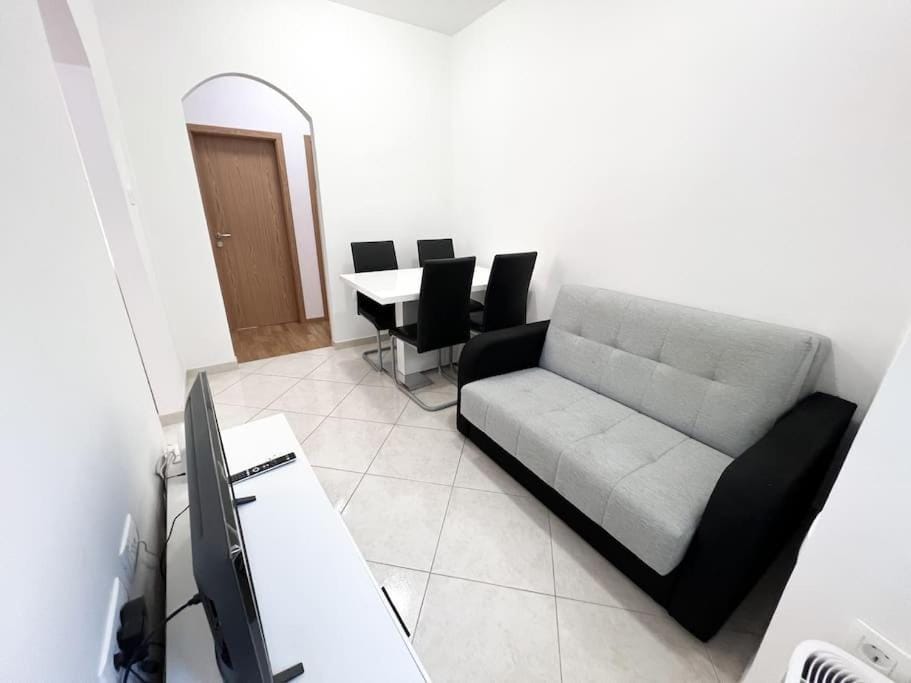 TV and multimedia, Living room, Dining area