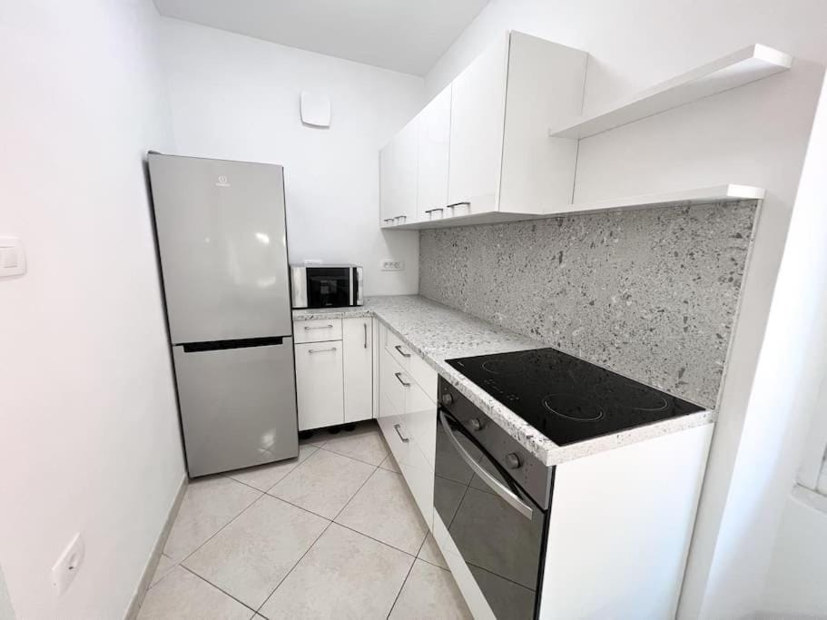 Kitchen or kitchenette, minibar, pet friendly, stove, kitchen