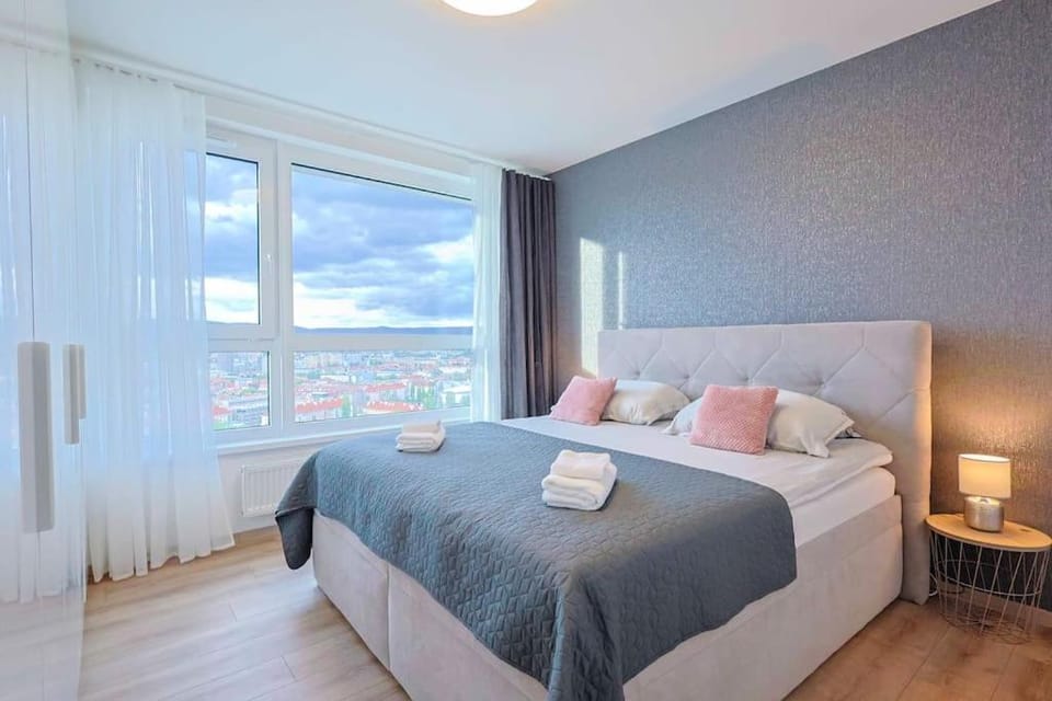 Danubius One - spacious apartment w free parking Apartment in Bratislava