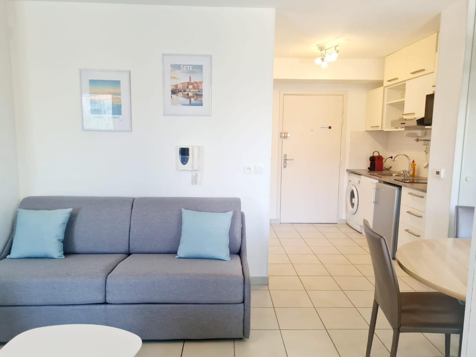 Studio à la mer avec piscine Apartment in Occitanie