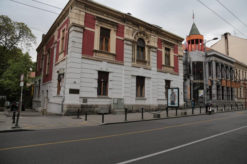 Nearby landmark, Neighbourhood