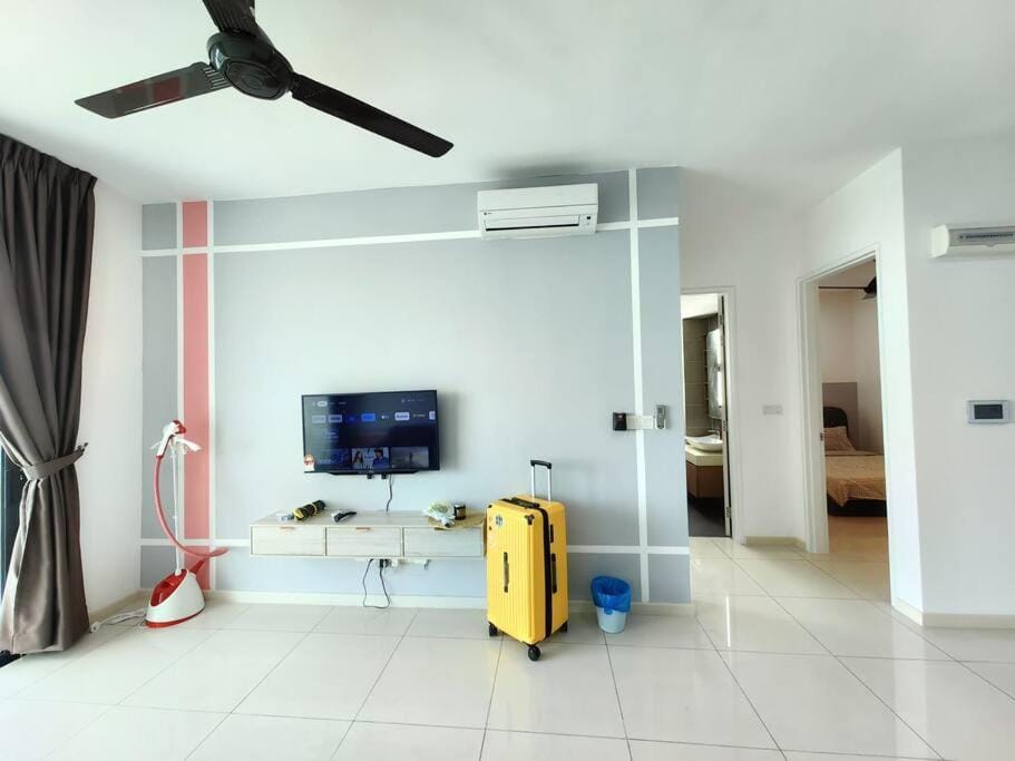 3806 Macrolink 6pax Cozy Legoland Netflix BySTAY Apartment in Johor