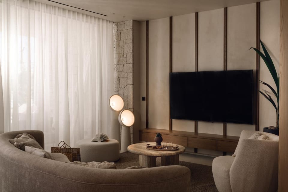 TV and multimedia, Living room, Seating area, Evening entertainment