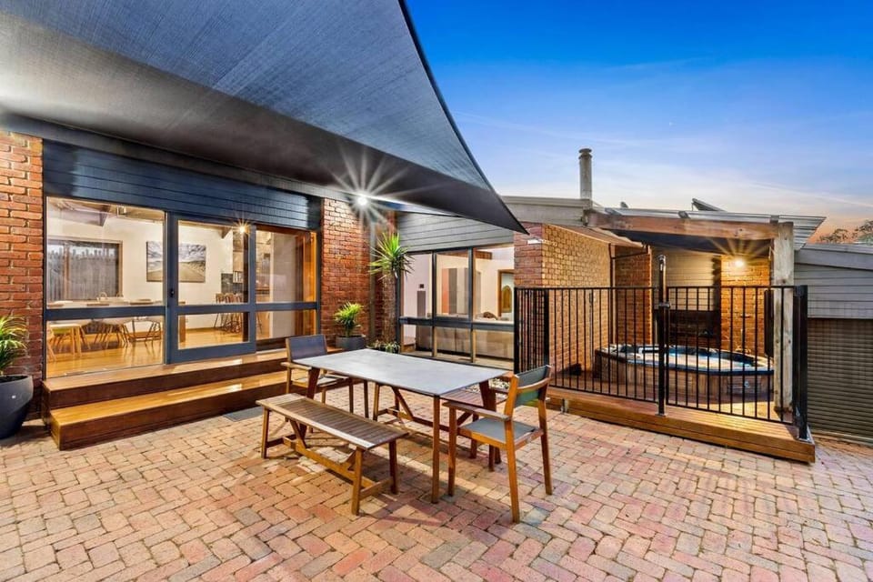 Property building, Patio, Dining area