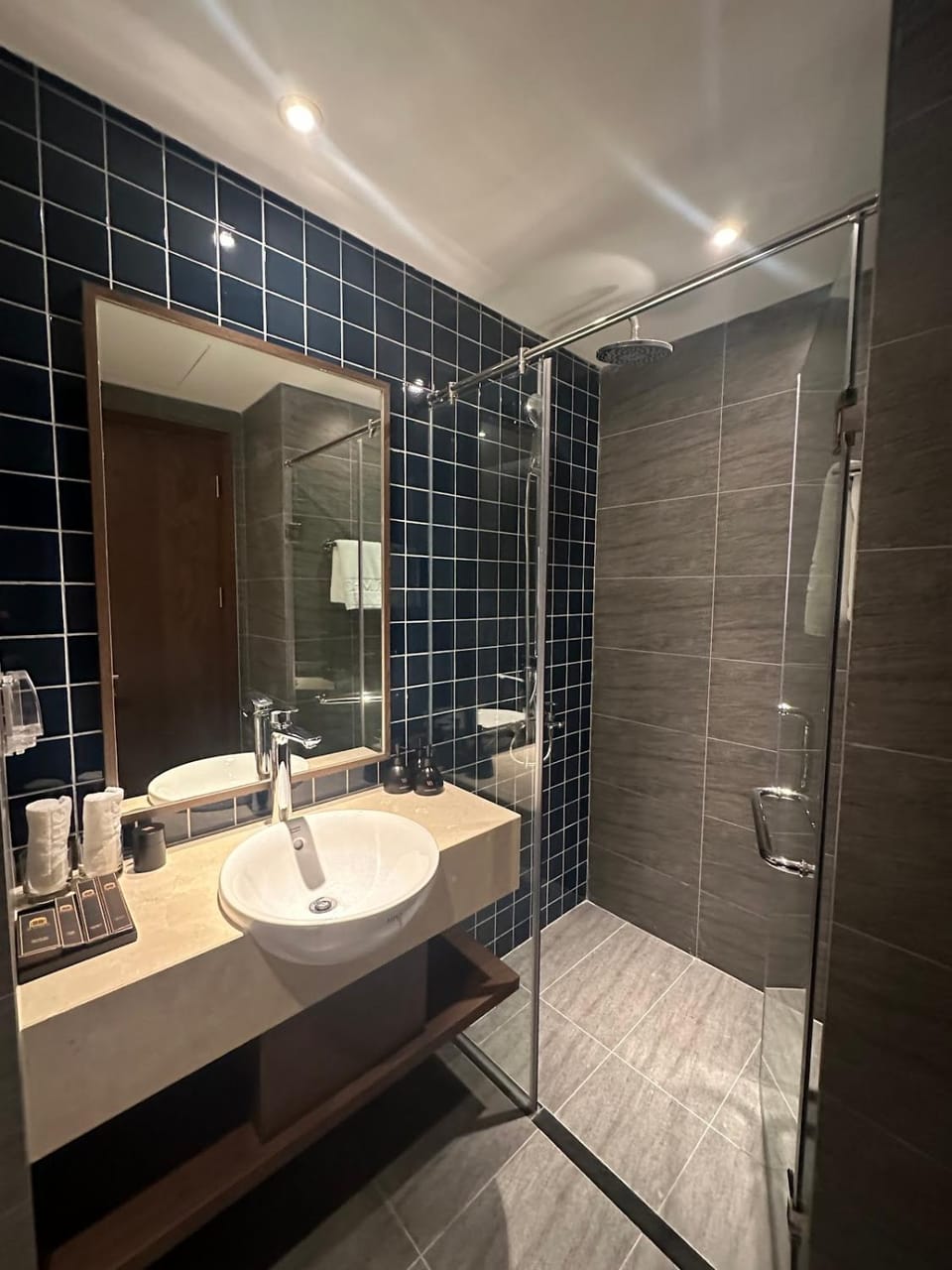 Shower, Bathroom, towels