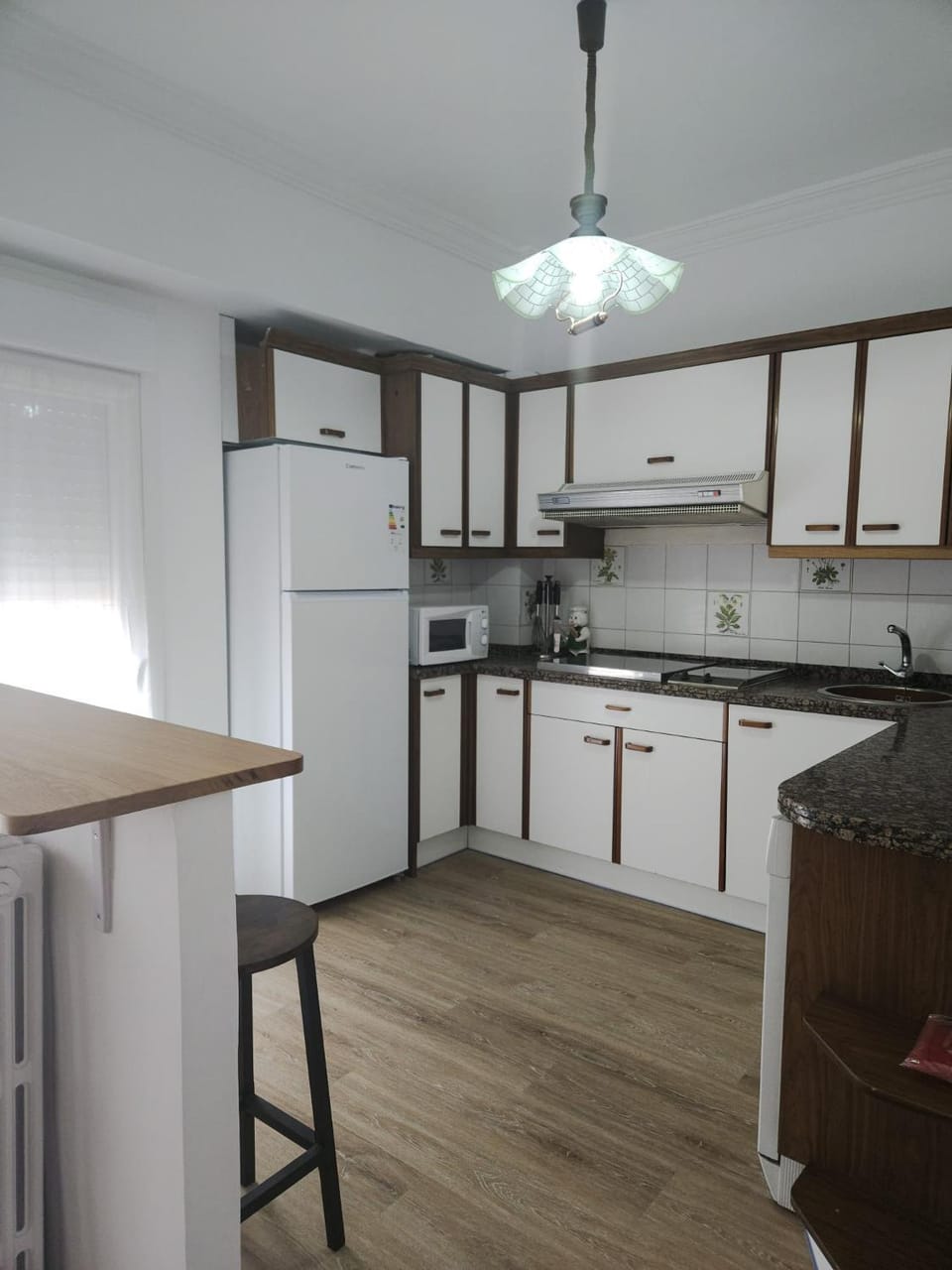 Kitchen or kitchenette, Dining area, dishwasher, minibar, stove