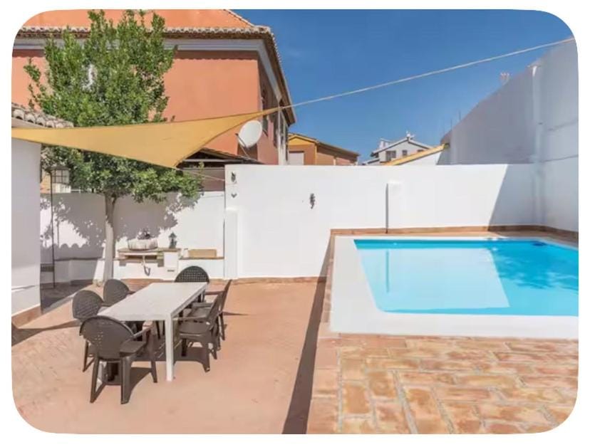 Chalet con piscina privada a 11 minutos de la Alhambra House in Granada