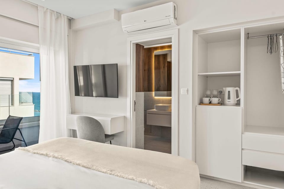 Bed, TV and multimedia, Bedroom, hair dresser, air conditioner