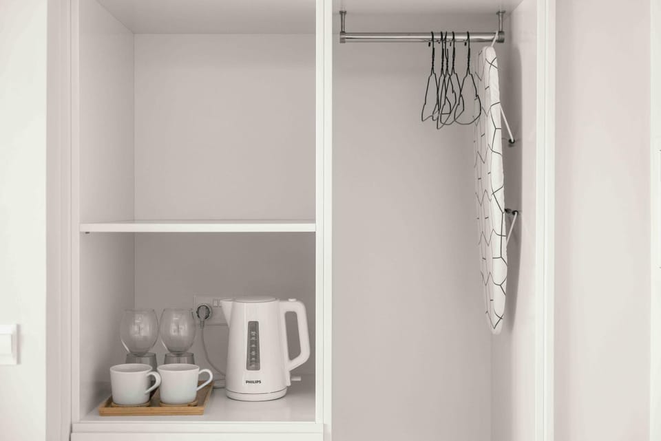 Coffee/tea facilities, wardrobe