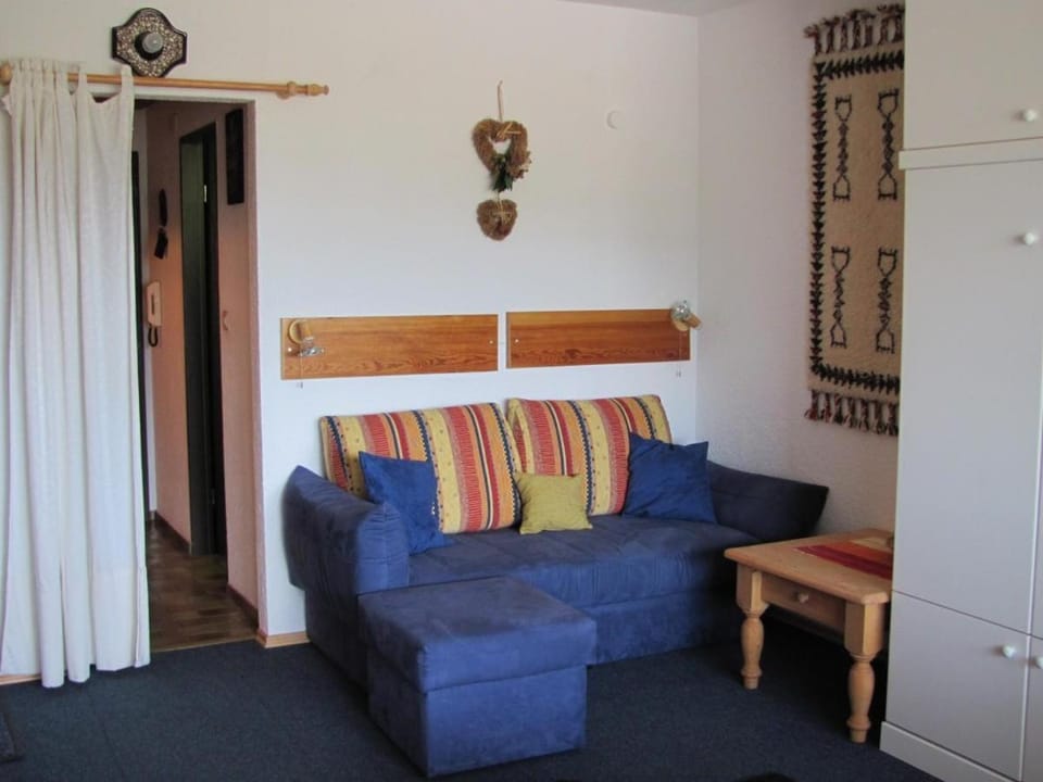 Living room, Photo of the whole room, Seating area