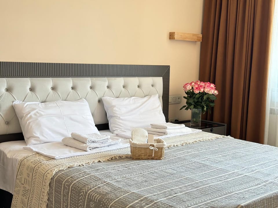 RARE FIND! UNBEATABLE LOCATION! FIVE STARs, SPARKLING APARTMENT IN THE HEART OF YEREVAN! Apartment in Yerevan