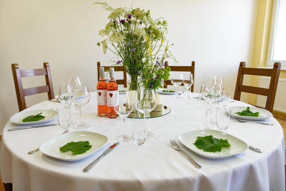 Restaurant/places to eat, Food and drinks, Dining area, Food, Breakfast, Drinks