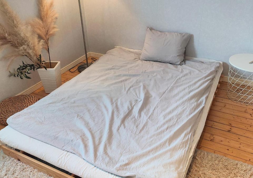 Bed, Living room